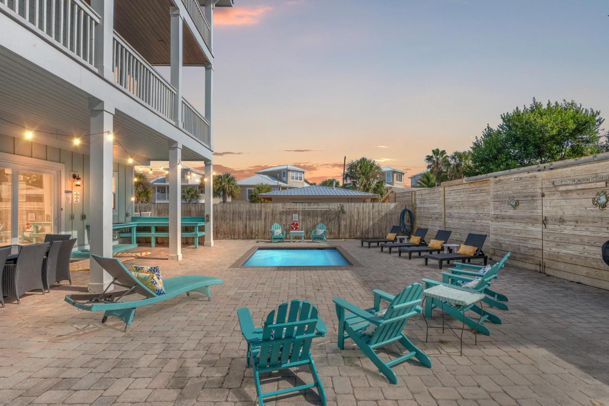 Holiday home Three Master Bedrooms! Easy Access! Gulf Views