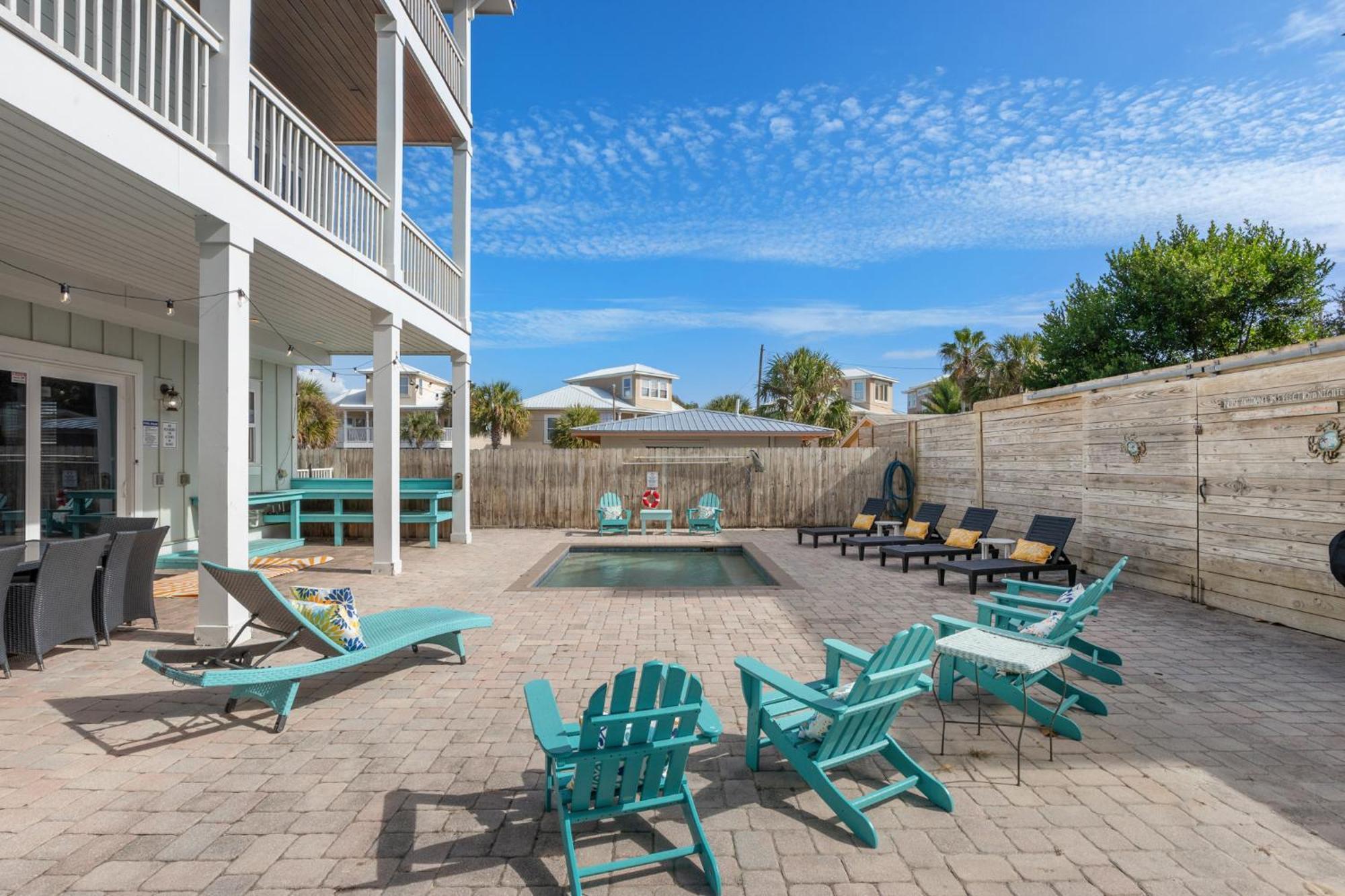 Three Master Bedrooms! Easy Access! Gulf Views Holiday home *