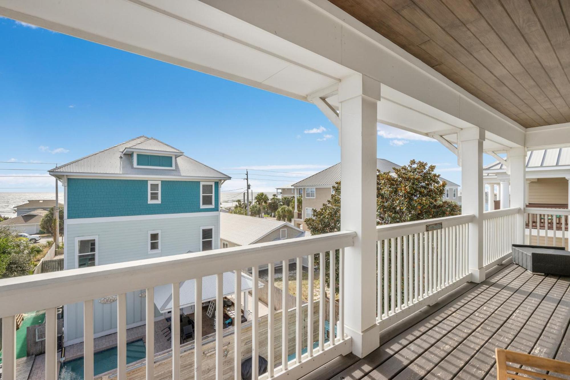 Holiday home Three Master Bedrooms! Easy Access! Gulf Views *